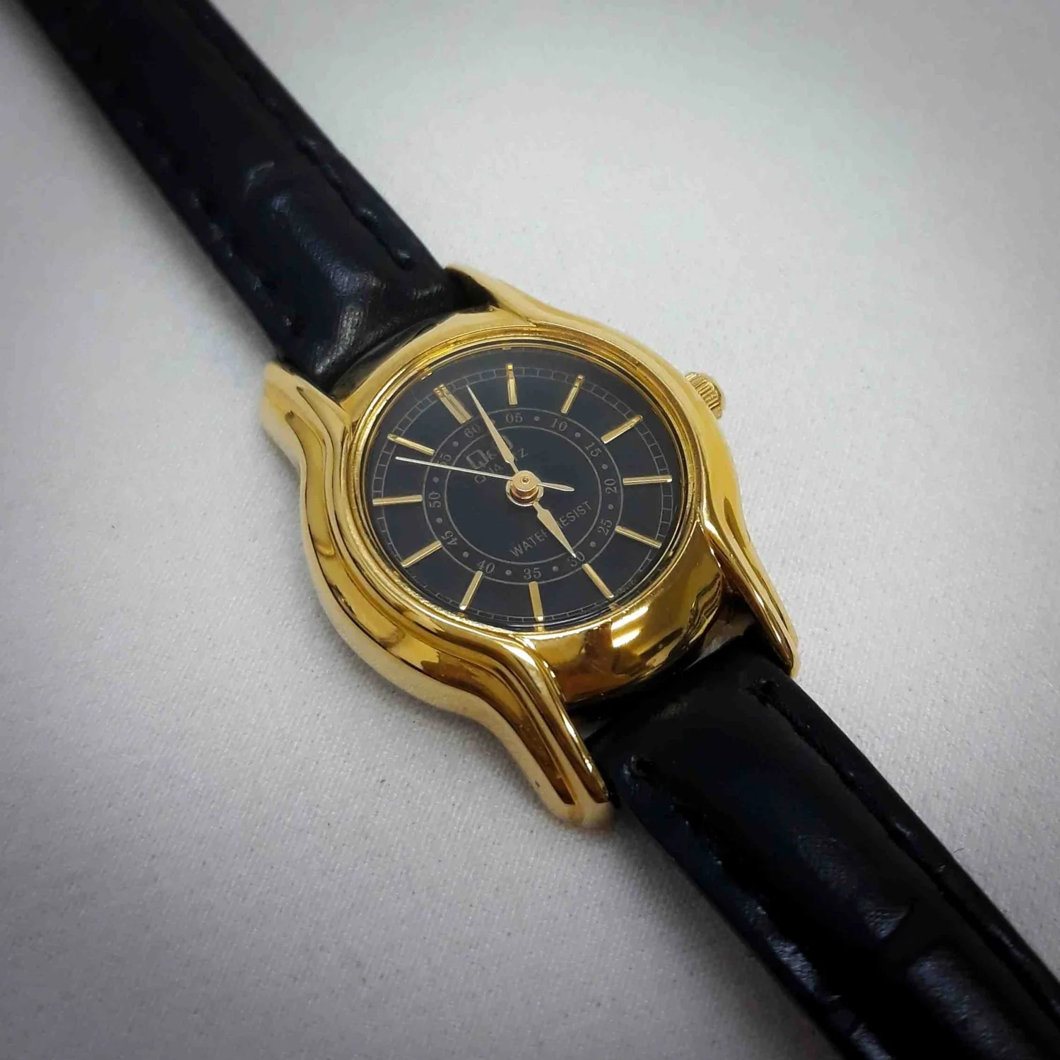 Q&Q Vintage Kadın Kol Saati - Görsel 1